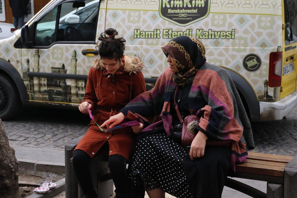 10-17 Aralık İnsan Hakları Haftası Kapsamında “Kadınların Adalete Erişim Hakkı” Konulu Broşürler Kentteki Kadınlarla Paylaşıldı. — 8