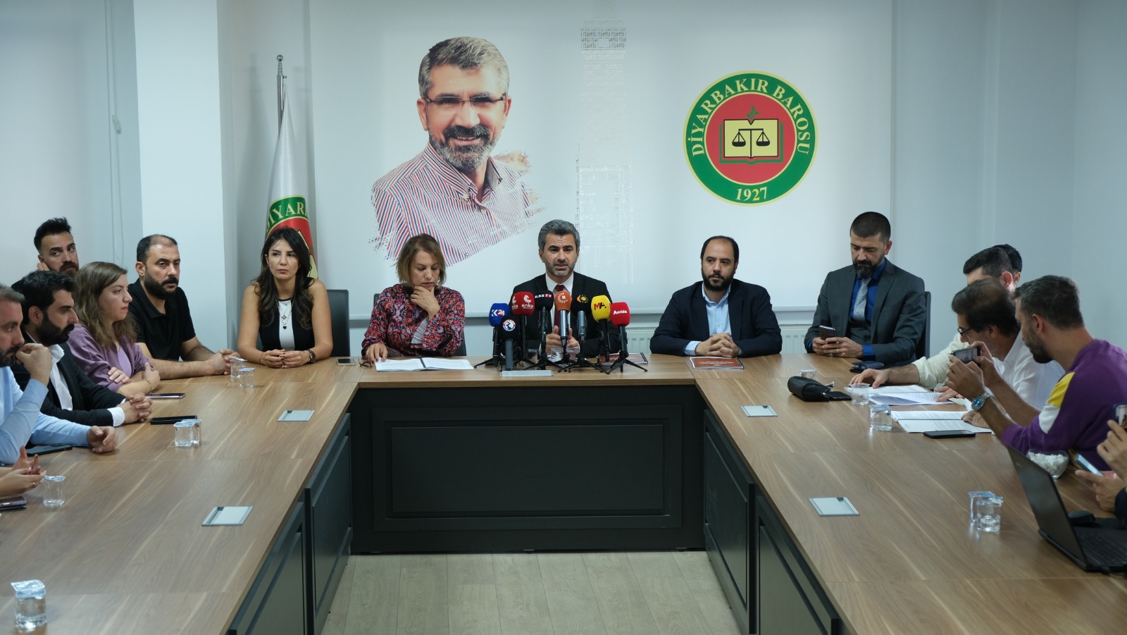 Türkiye'de, Kürt Meselesi Bağlamında Toplumsal Barış İçin Hukuki Gereklilikler Ve Öneriler Raporuna İlişkin Basın Açıklaması Yapıldı — 1